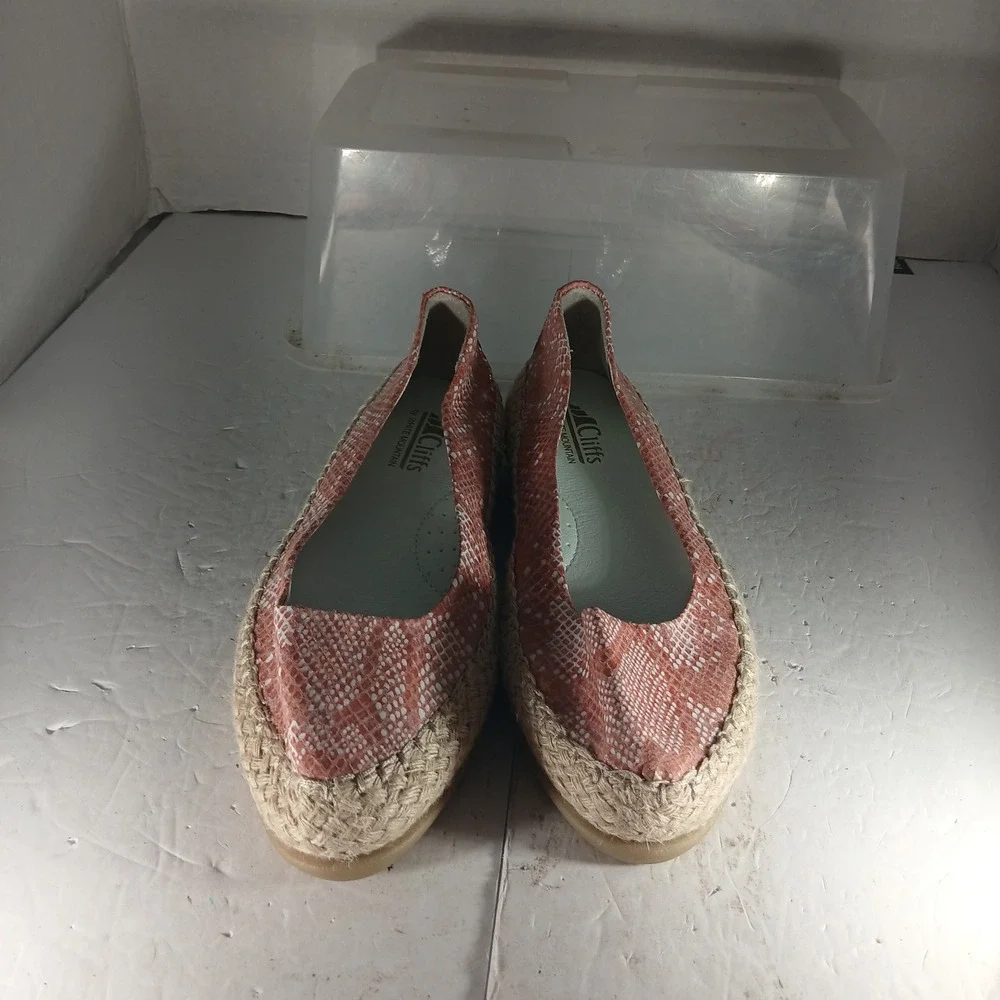 Cliffs by White Mountain Espadrille Flats 8M Pink Snakeskin Print Boho Casual